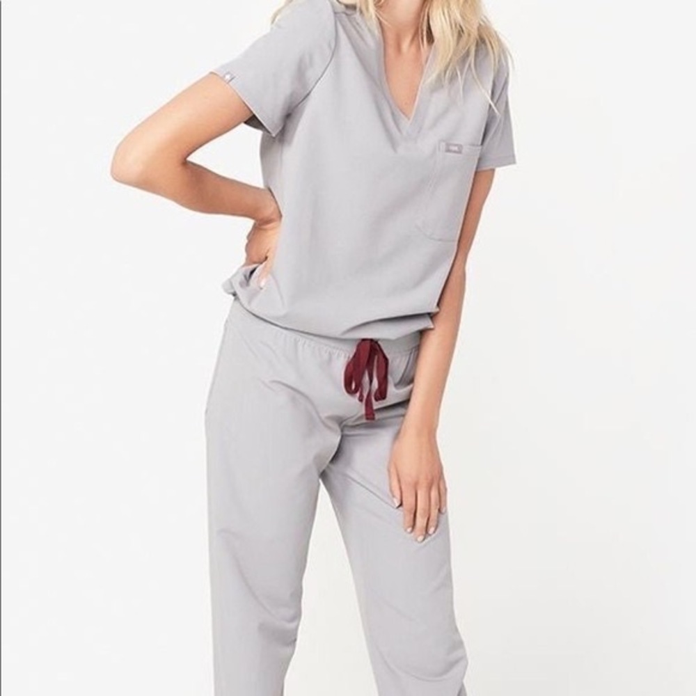 FIGS Cement Yola skinny scrub pants size extra small